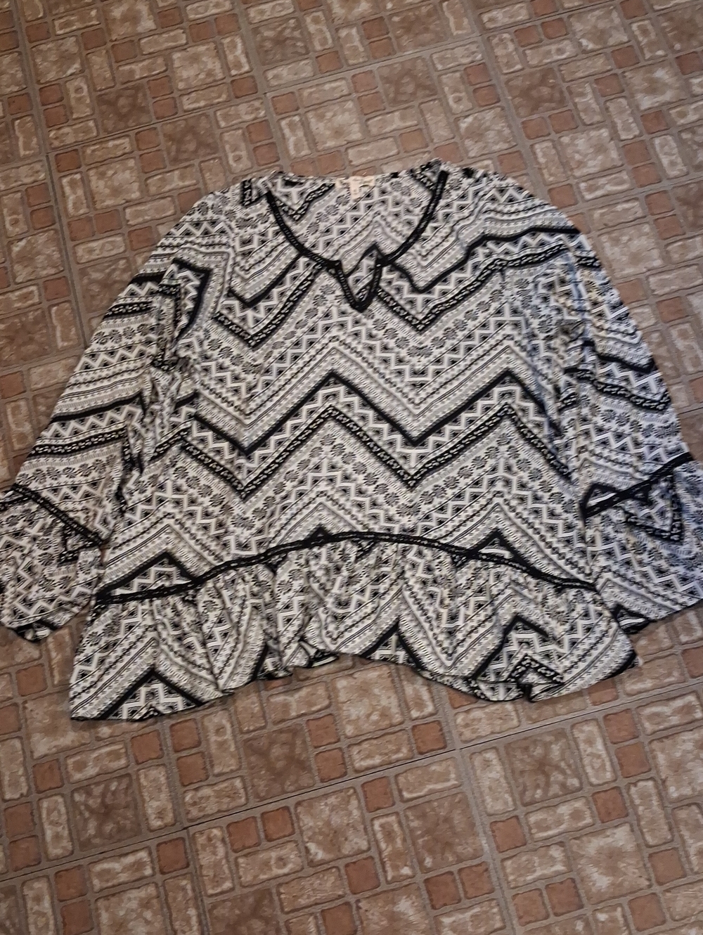 About A Girl Black and White Geometric Peplum Blouse Size Xlarge